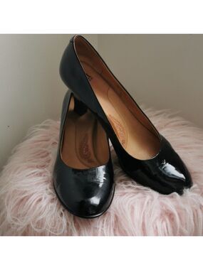 Sofft Black Patent Leather Preppy Classic Retro Pump Heels. Size 10